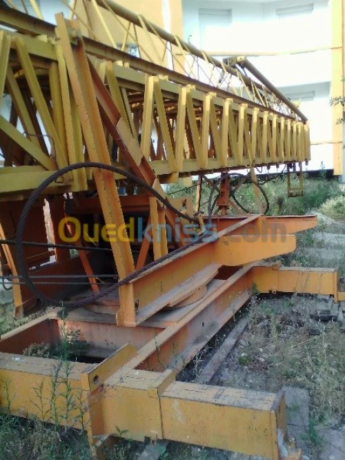 grue a tour