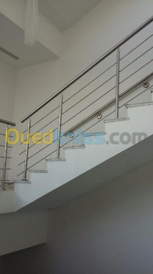 F/p rampe d'escalier en inox et en verre
