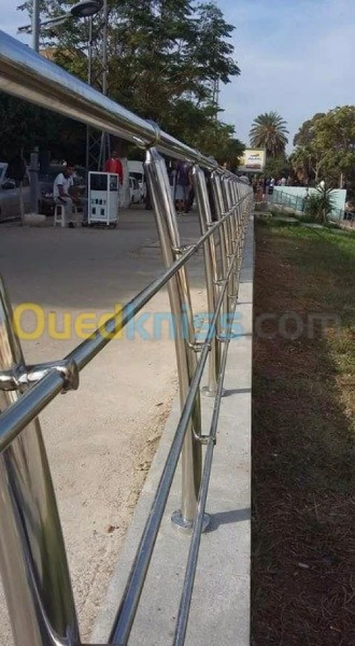 F/p rampe d'escalier en inox et en verre