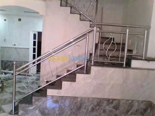 F/p rampe d'escalier en inox et en verre