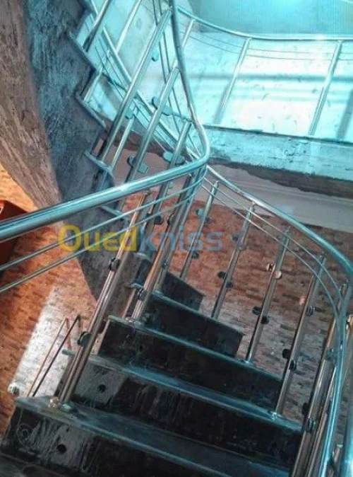 F/p rampe d'escalier en inox et en verre