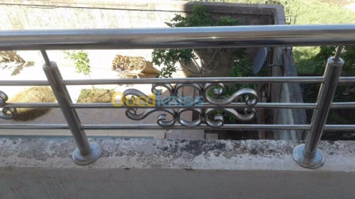 F/p rampe d'escalier en inox et en verre