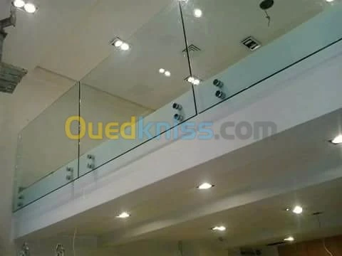 F/p rampe d'escalier en inox et en verre