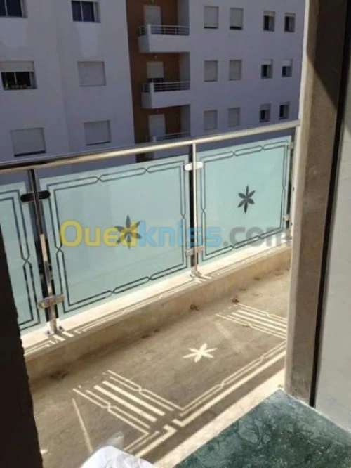 F/p rampe d'escalier en inox et en verre