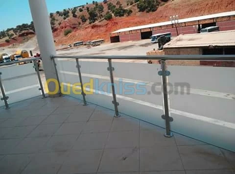 F/p rampe d'escalier en inox et en verre