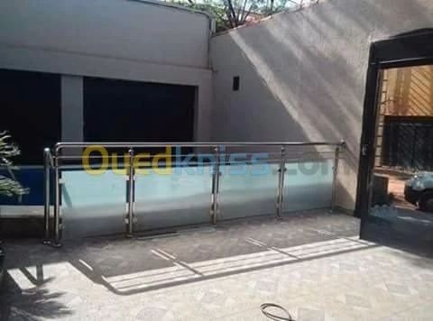 F/p rampe d'escalier en inox et en verre