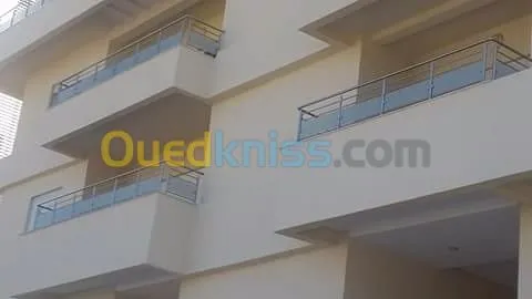 F/p rampe d'escalier en inox et en verre