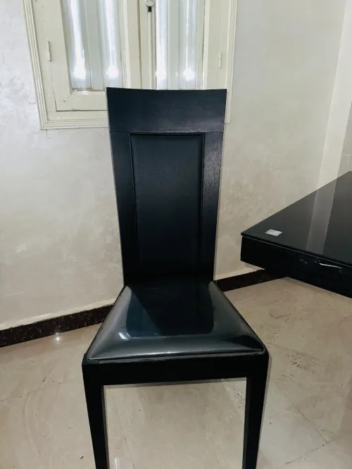 Salon avec table basse et salle a manger en hetre