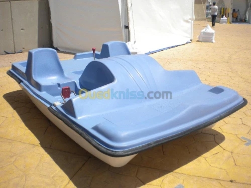 Bateau barque kayak pédalo.