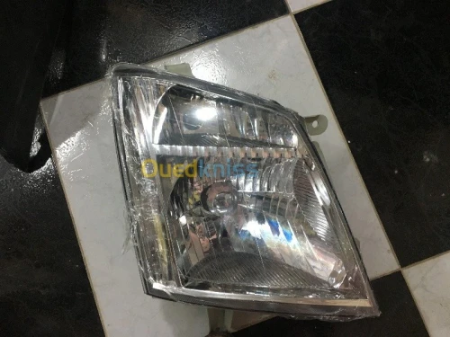 PHARE OPTIQUE AVANT ISUZU D-MAX 2008/9