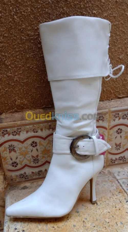 Donne lot de 300 paires de bottes femme
