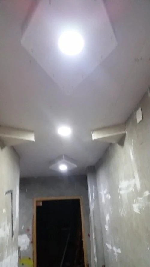 montage faux plafond b13 pvc