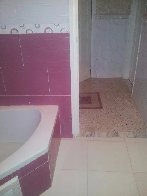 بناء الجدران و تلباس على محييط الخارجي