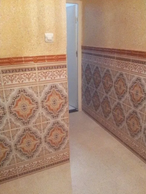 بناء الجدران و تلباس على محييط الخارجي