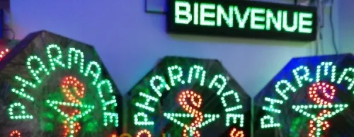 Pharmacie laboratoire opticien pub