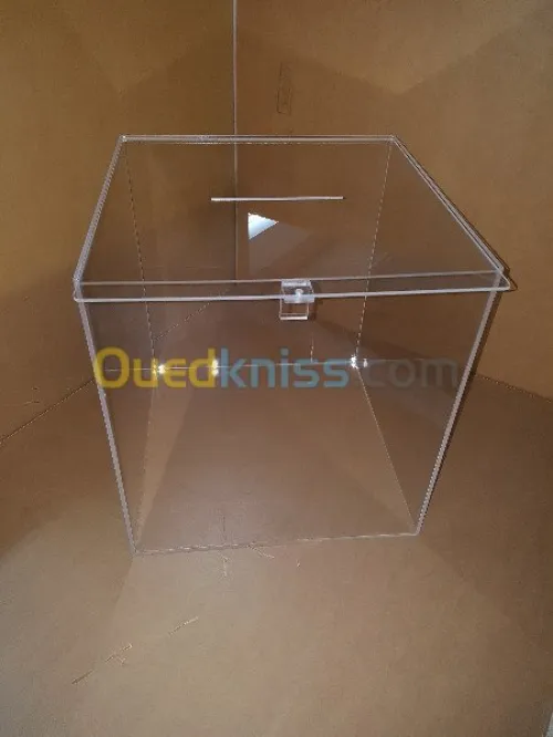 PRESENTOIRE & SUPPORT EN PLEXIGLAS