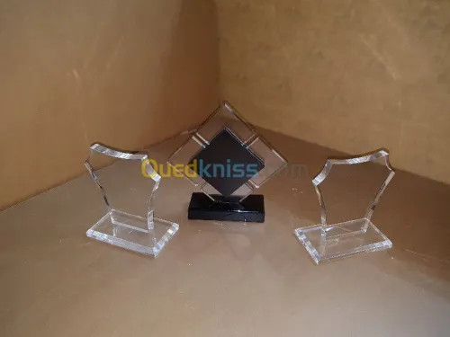 PRESENTOIRE & SUPPORT EN PLEXIGLAS