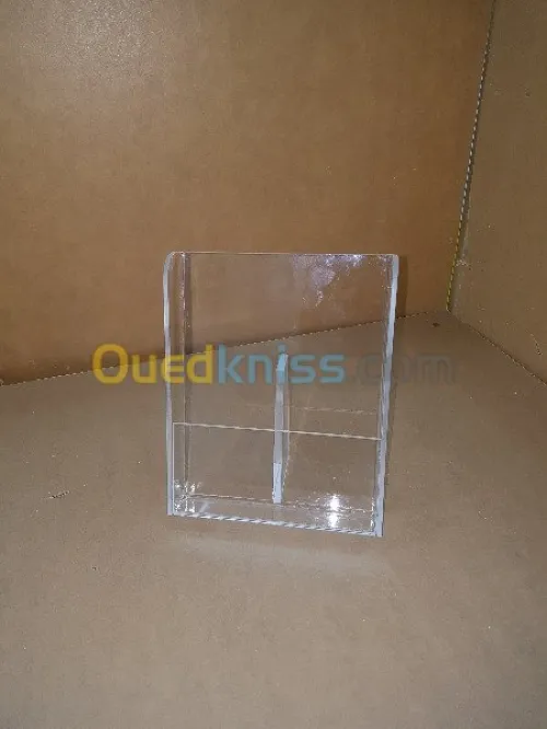 PRESENTOIRE & SUPPORT EN PLEXIGLAS