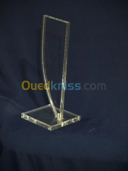 PRESENTOIRE & SUPPORT EN PLEXIGLAS