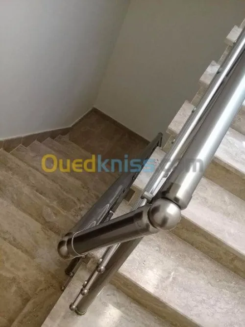 fourniture et pose  rampe  d'escalier