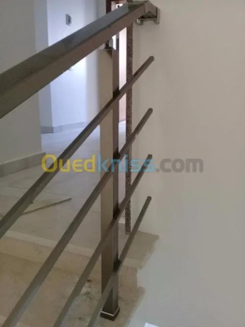fourniture et pose  rampe  d'escalier
