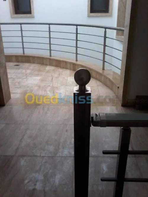 fourniture et pose  rampe  d'escalier