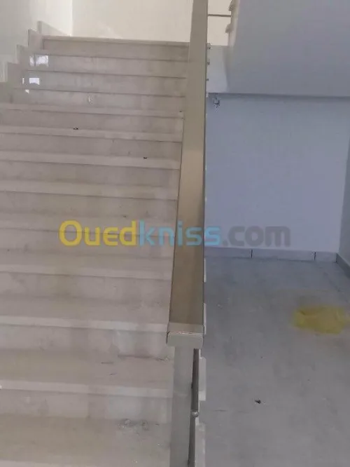 fourniture et pose  rampe  d'escalier