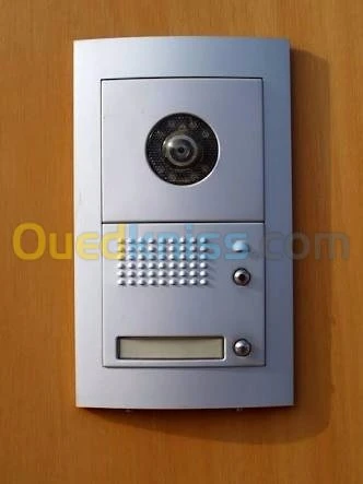 Installation caméra de surveillance  b