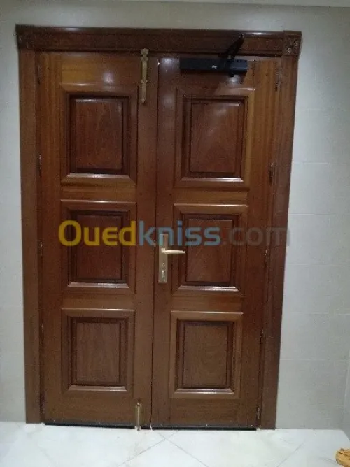 Vernisseur de bois (la lac+ vernis ) 