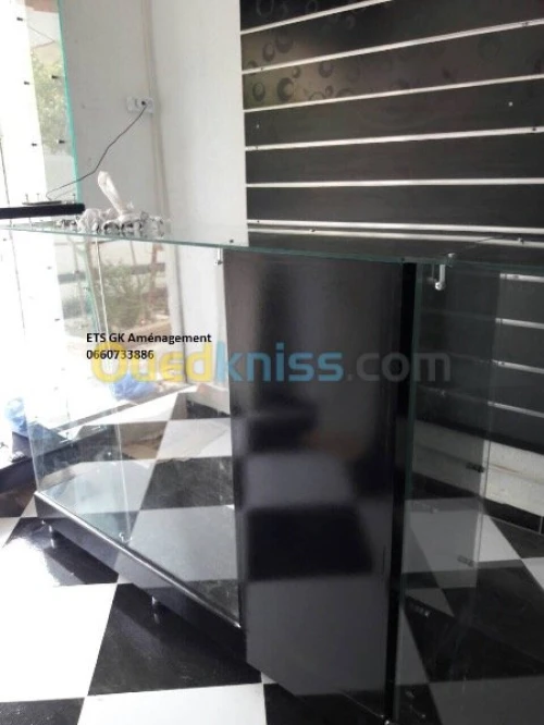 Comptoir et armoire en high gloss 