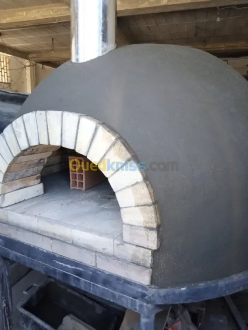 Four  de bois a pizza  refractaire 