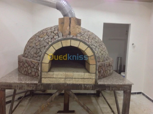 Four  de bois a pizza  refractaire 
