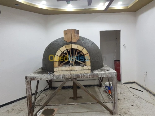 Four  de bois a pizza  refractaire 