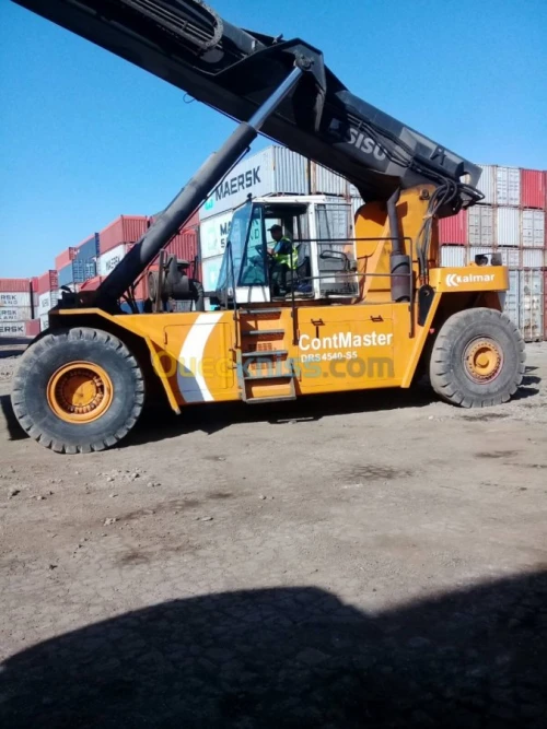 Location D'engin  Stacker et Clarck