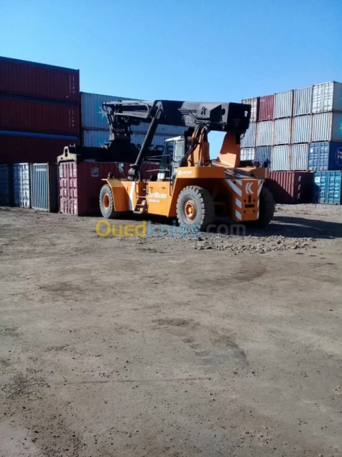Location D'engin  Stacker et Clarck