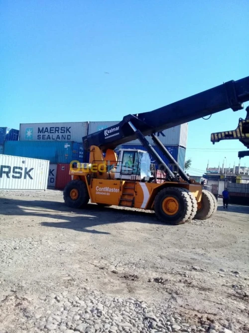 Location D'engin  Stacker et Clarck