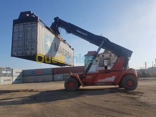 Location D'engin  Stacker et Clarck