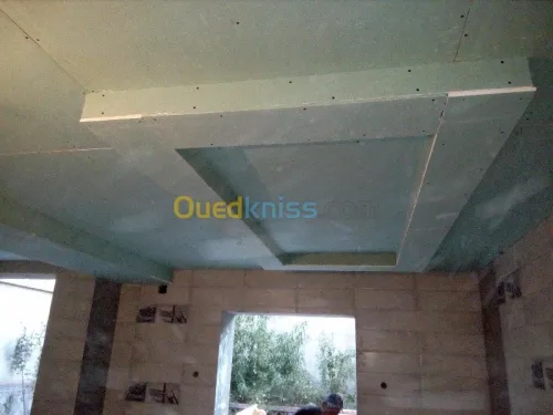 Tout travaux de décorations. 
