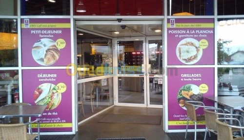 habillage vitrine et affiche de pub 