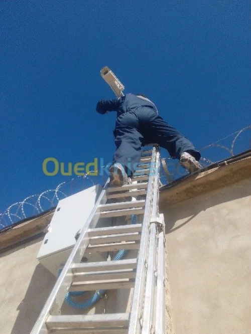 Caméra de surveillance / portail élect