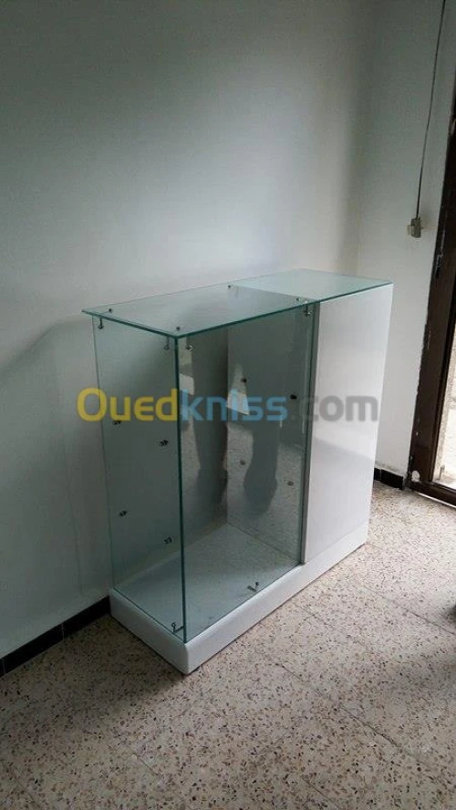 Vitrines et comptoirs d’exposition 