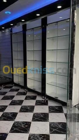 Vitrines et comptoirs d’exposition 