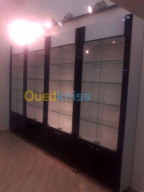 Vitrines et comptoirs d’exposition 