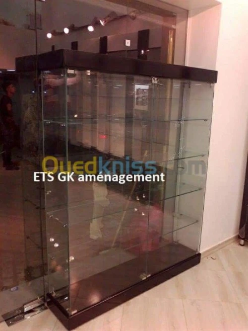 Vitrines et comptoirs d’exposition 