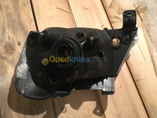 PHARE OPTIQUE MAHINDRA GENIO