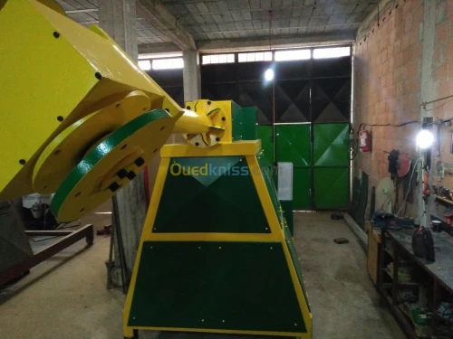 Machine rotomoulage آلة إنتاج الخزانات