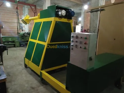 Machine rotomoulage آلة إنتاج الخزانات