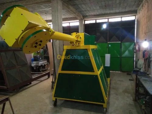 Machine rotomoulage آلة إنتاج الخزانات