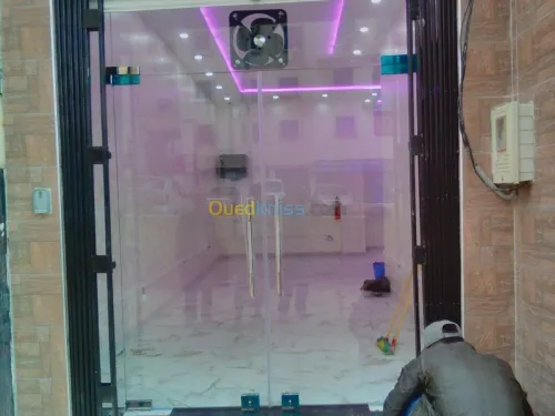 AMENAGEMENT vitrine en verre 
