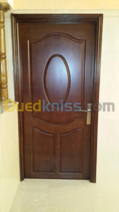 Vernisseur de meuble batiment .chantier